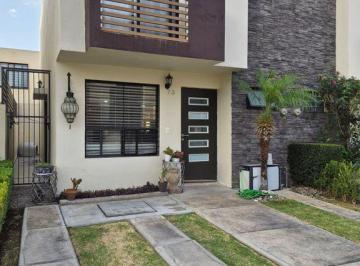 Casa en condominio · 100m² · 3 Recámaras · 2 Estacionamientos · Casa en Renta en El Campestre