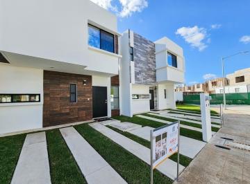 1196552495d77f44c9e96ebe6eb3ff2f3eb38f00047955bb6eaa1eedbfa712c7 · Casa · 3 Recámaras · Av Huayacan · Amenidades · Casa Club · Syb