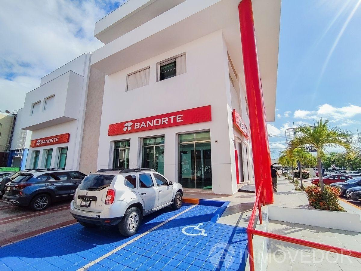 Oficinas con Amplios Espacios en El Centro · 155 m&sup2; · Av Xcaret