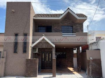 Casa · 250m² · 3 Recámaras · 2 Estacionamientos · Casa en Renta en Anahuac