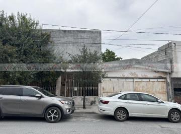 Casa · 210m² · 3 Recámaras · 2 Estacionamientos · Casa en Venta en Eduardo Caballero