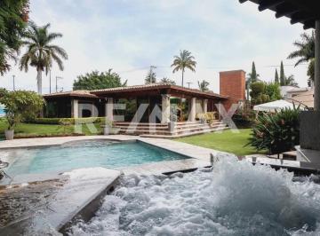 Casa · 500m² · 3 Recámaras · 4 Estacionamientos · Venta de Casa en Lomas de Cocoyoc a Campo de Golf