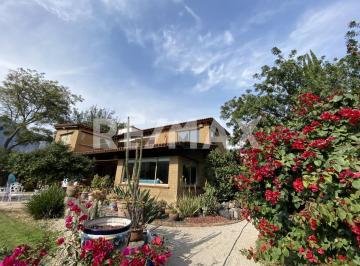 Casa · 250m² · 3 Recámaras · 7 Estacionamientos · Casa en Venta en Morelos, Tlayacapan