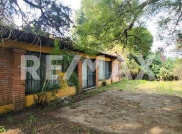 Casa · 148m² · 2 Recámaras · 2 Estacionamientos · Venta de Casa con Amplio Jardín en Jardines de Tlayacapan