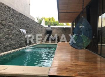 Casa · 260m² · 2 Recámaras · 2 Estacionamientos · Casa en Venta en Morelos, Calzada de Los Reyes, Cuernavaca
