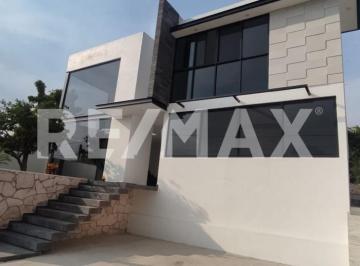 Casa · 311m² · 3 Recámaras · 2 Estacionamientos · Casa en Venta en Morelos, Fraccionamiento Lomas de Cocoyoc