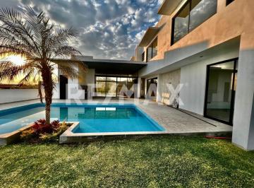 Casa · 407m² · 4 Recámaras · 3 Estacionamientos · Casa en Venta en Morelos, Fraccionamiento Lomas de Cocoyoc