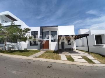 Casa · 410m² · 4 Recámaras · 2 Estacionamientos · Casa en Venta en Morelos, Lomas de Cocoyoc