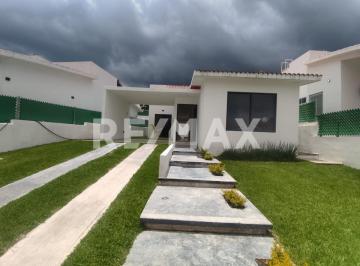 Casa · 140m² · 3 Recámaras · 3 Estacionamientos · Casa en Venta en Morelos, Fraccionamiento Lomas de Cocoyoc