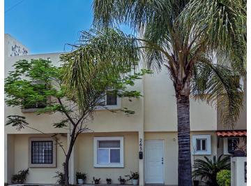 Casa de 3 habitaciones, Irapuato · Casa Amueblada Ideal Para Empresas | Salida León y Salamanca
