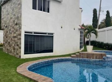 Casa · 330m² · 5 Recámaras · 5 Estacionamientos · Casa en Venta en Altos de Oaxtepec