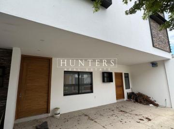 Casa de 3 habitaciones, Zapopan · Casa en Venta Zona Altamira