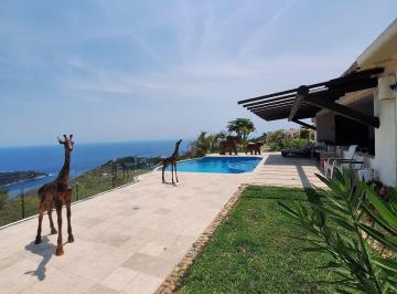 Casa · 588m² · 3 Recámaras · 4 Estacionamientos · Casa - La Cima