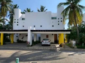 Casa · 380m² · 3 Recámaras · 2 Estacionamientos · Casa - Acapulco de Juárez
