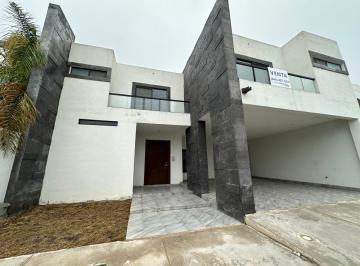Casa de 3 habitaciones, Saltillo · Oportunidad! Casa en Venta en Real de Torrecillas Colosio Zona Norte Equipada con Mucho Terreno