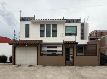 Casa en condominio · 260m² · 4 Recámaras · 4 Estacionamientos · Casa en Venta en Privada Cerrada en Col. Bellavista, metepec Estado de México