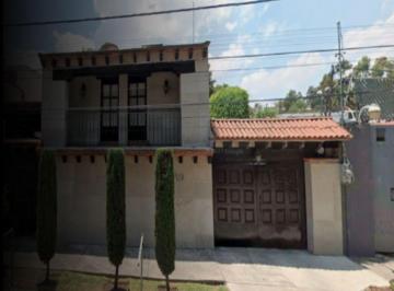 Casa de 5 habitaciones, Naucalpan de Juárez · Venta de Casa en La Colonia Bosque de Echegaray en Naucalpan de Juárez. Estado de México.