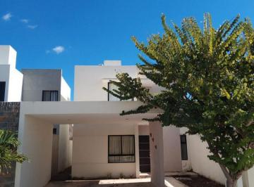 Casa · 169m² · 3 Recámaras · 2 Estacionamientos · Se Renta Casa Amueblada en Tixcacal, Mérida, Yucatán
