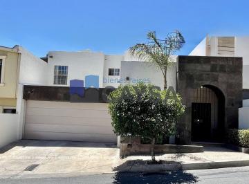 Casa · 278m² · 4 Recámaras · 2 Estacionamientos · Casa en Venta en Campanario (4 Recámaras - Oficina - Patio Amplio)