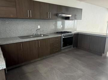 Casa · 180m² · 3 Recámaras · 3 Estacionamientos · Cerca Uvaq, Altozano Casa en Privado, Estudio, Areas Verdes