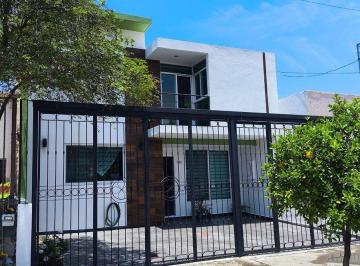 Casa de 4 habitaciones, Zapopan · Casa en Venta en La Estancia Zapopan - Zona Galerias