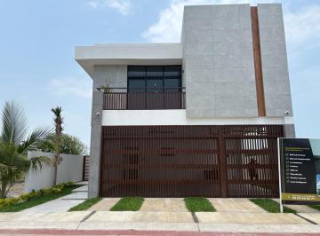 Casa · 470m² · 4 Recámaras · 3 Estacionamientos · Casa - Las Olas Residencial