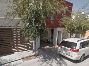 Casa de 3 habitaciones, Apodaca · Casa con 3 Recámaras y 90 m² Superficie de Terreno en Venta en Santa Cecilia
