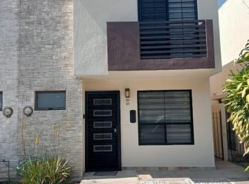 Casa · 3 Recámaras · 1 Estacionamiento · Casa en Renta Amueblada Campestre Residencial Coto Leman