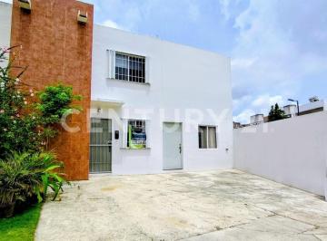 Departamento · 202m² · 3 Recámaras · 2 Estacionamientos · Venta Espaciosa Casa en Jardines del Sur I Cancun Ce0326