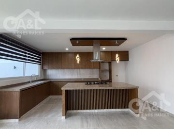 Casa · 340m² · 3 Recámaras · 3 Estacionamientos · Hermosa Casa en Venta en Fraccionamiento Monte Magno