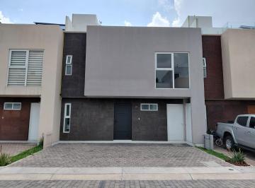 Casa en condominio · 200m² · 3 Recámaras · 3 Estacionamientos · Casa Nueva en Venta 3 Recamaras y Roof Garden Dentro de Condominio en Metepec