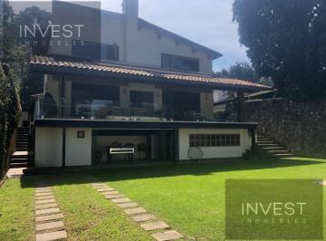 Casa · 550m² · 4 Recámaras · 6 Estacionamientos · Casa - Avándaro