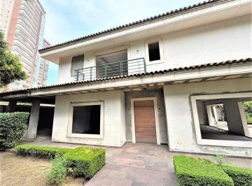 Casa · 800m² · 3 Recámaras · 6 Estacionamientos · Casa en Venta en Bosques de Las Lomas en Cerrada con Seguridad