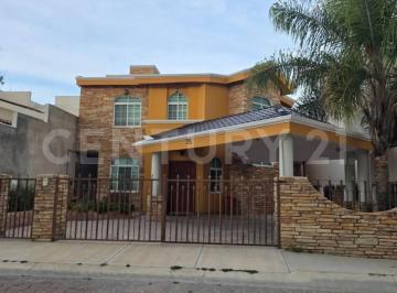 Casa · 320m² · 3 Recámaras · 3 Estacionamientos · Casa en Venta en Las Trojes, Corregidora, Queretaro
