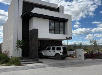 Casa · 337m² · 3 Recámaras · 2 Estacionamientos · Venta Casa en Jacarandas Al Norte de La Ciudad Fe