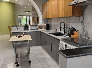 Casa de 3 habitaciones, Mérida · Casa con 3 Dorm. en Venta, 345 m² Superficie de Terreno en Santa Ana