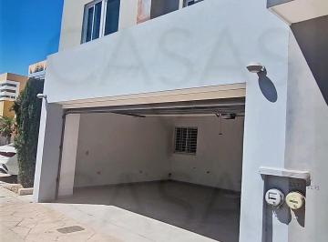 Cochera Automatica · Casa Versalles - Venta - Fracc. Versalles, Los Mochis