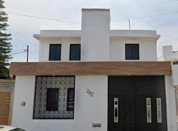 Casa · 238m² · 4 Recámaras · 2 Estacionamientos - GARANTIA PATRIMONIAL · Venta de Casa en Querétaro, Qro.