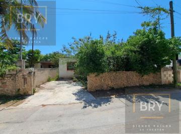Casa · 1052m² · 1 Recámara · Venta de Terreno de 1,052 m² con Casa, en Cholul, a Dos Esquinas de La Plaza.