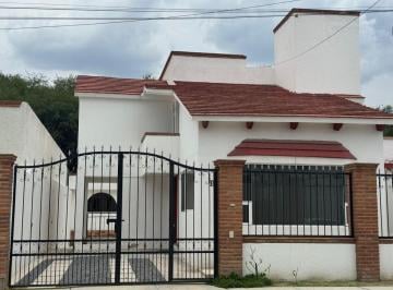 Casa de 2 habitaciones, Tequisquiapan · Casa con Chalet Independiente — Residencial Haciendas de Tequisquiapan