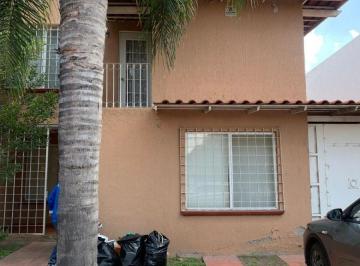 Casa de 3 habitaciones, Celaya · Rento Muy Amplia Casa Amueblada Fracc Privado a 5 Minutos Área Industrial