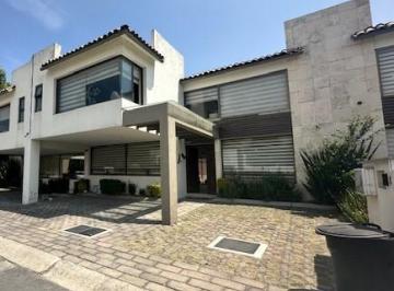 Casa · 259m² · 3 Recámaras · 3 Estacionamientos · Casa en Venta en Calimaya - Jardín Aprox. 150 m² - Valle de Las Fuentes