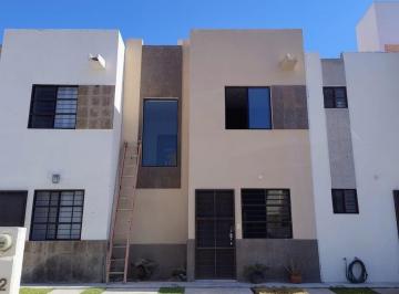 Casa · 70m² · 2 Recámaras · 2 Estacionamientos · Casa en Renta, Rincones del Marquéz, Queretaro