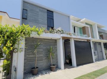Casa de 3 habitaciones, Puerto Vallarta · Casa en Venta en Fluvial Vallarta, con Alberca, 3 Rec + Estudio