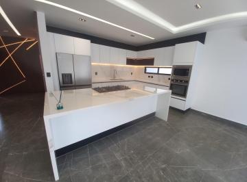 Casa · 370m² · 4 Recámaras · 2 Estacionamientos · Venta de Casa en Via Cumbres - Cancún 3 Recamaras