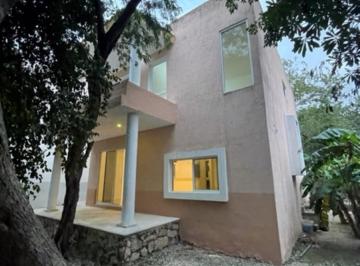 Casa · 220m² · 4 Recámaras · 2 Estacionamientos · Casa en Venta en Puerto Aventuras
