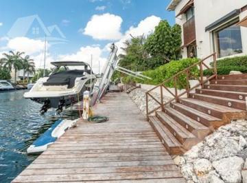 Casa · 1025m² · 4 Recámaras · 6 Estacionamientos · Casa en Venta Puerto Cancun