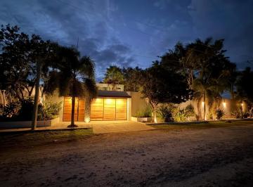 Casa · 488m² · 3 Recámaras · 6 Estacionamientos · Casa en Venta en Mérida Gran Jardín | 1986 m² T. 488 m² C. | Dimora Bella Vita