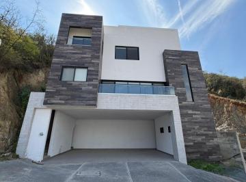 Casa de 4 habitaciones, Monterrey · Casa en Renta en Monterrey Carretera Nacional Loma Bonita