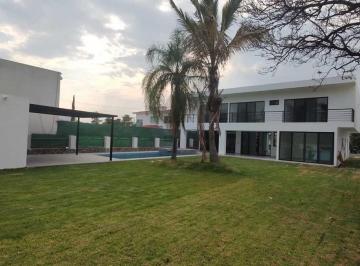 155d7cb2f82b5d6490aa1a9815906c62b4411692f98fb8cf330b3f262104590b · Casa en Venta en Lomas de Cocoyoc
